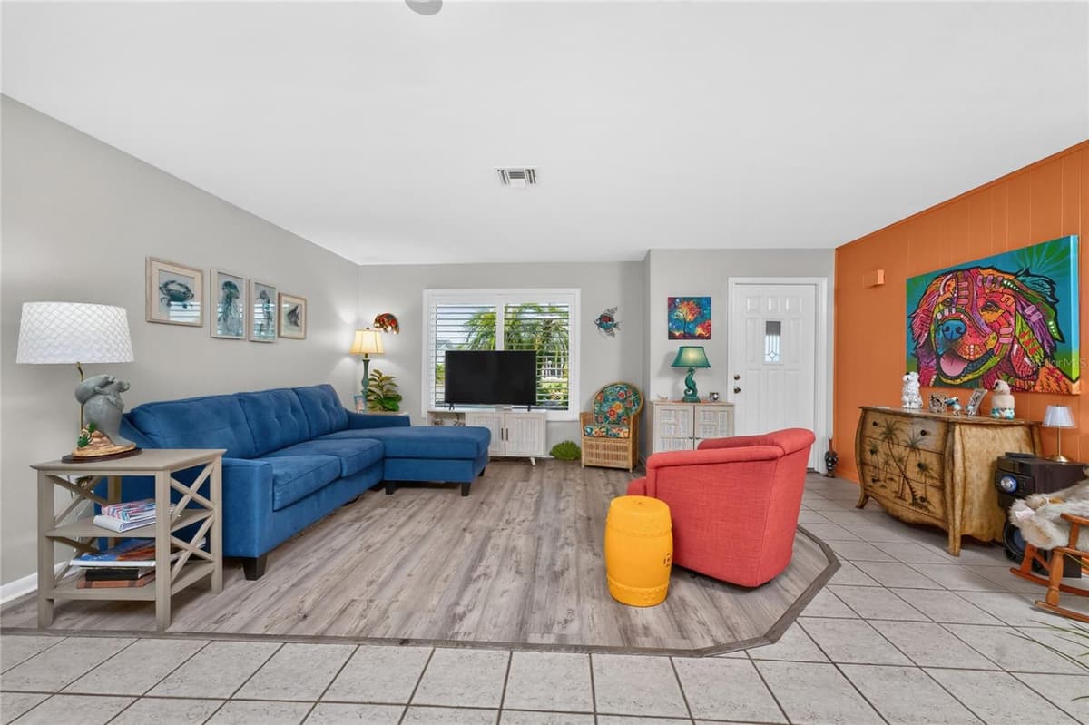 23 ANNAPOLIS LANE — photo 4 of 51