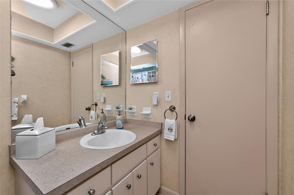 23 ANNAPOLIS LANE — photo 30 of 51