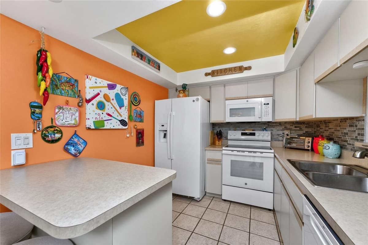 23 ANNAPOLIS LANE — photo 6 of 51