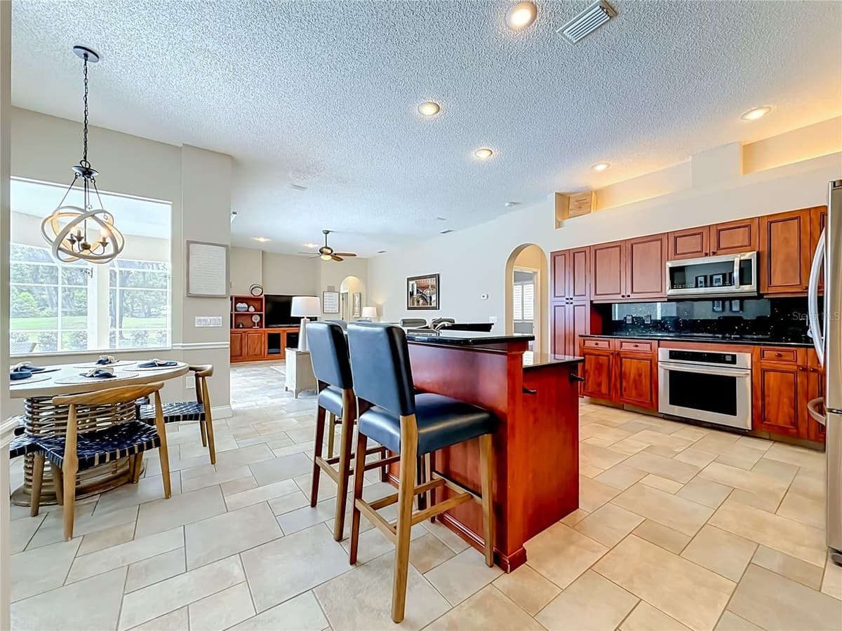 1266 BERKSHIRE LANE — photo 11 of 42