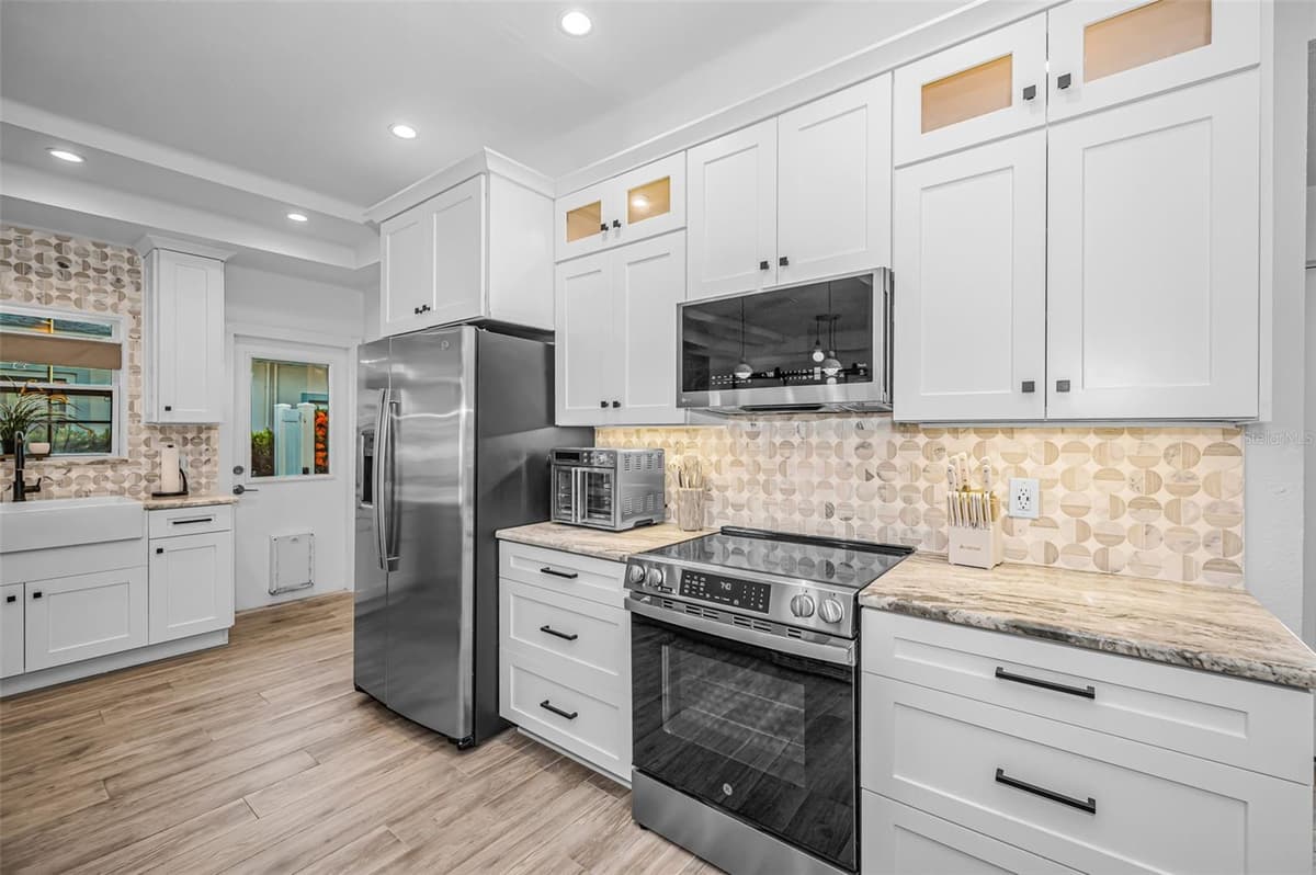 16353 REDINGTON DRIVE — photo 23 of 100