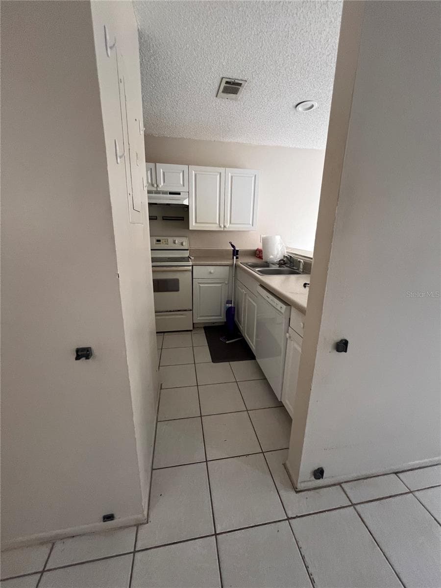 1021 ABADA COURT — photo 3 of 11