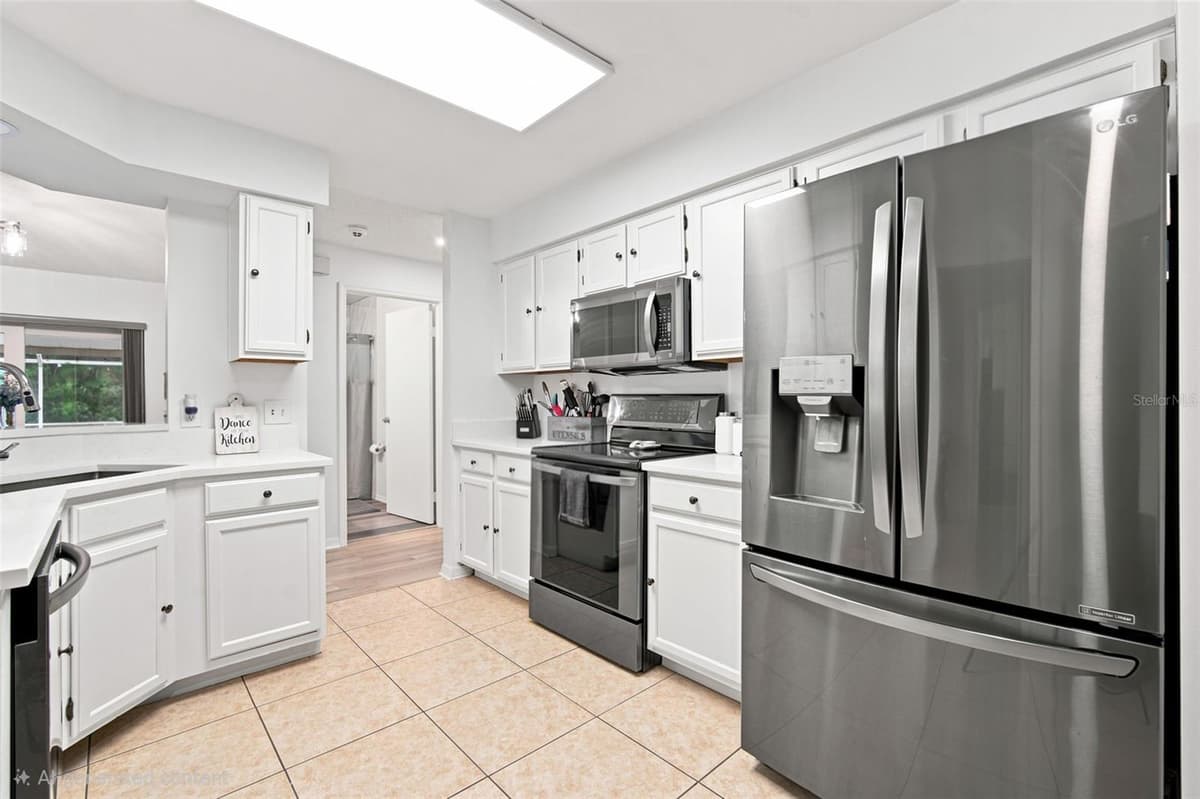 1014 HARDWOOD DRIVE — photo 14 of 48