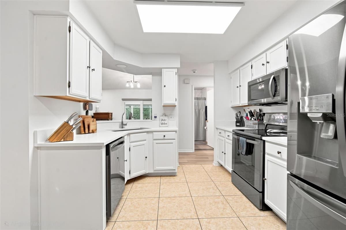 1014 HARDWOOD DRIVE — photo 17 of 48