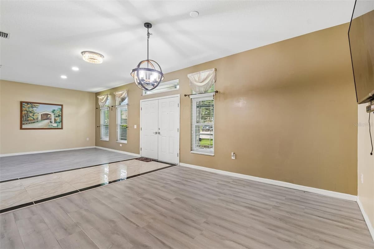 5737 WYNSTONE LANE — photo 8 of 53