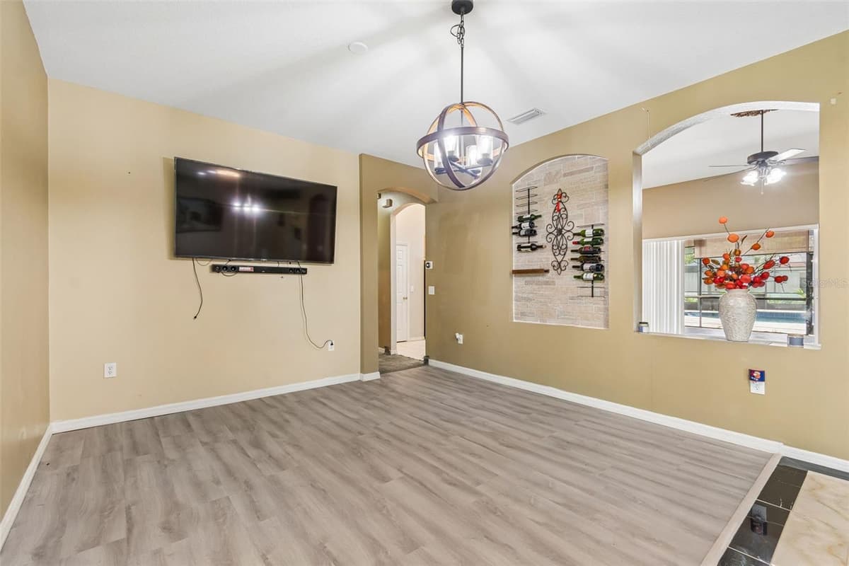 5737 WYNSTONE LANE — photo 10 of 53