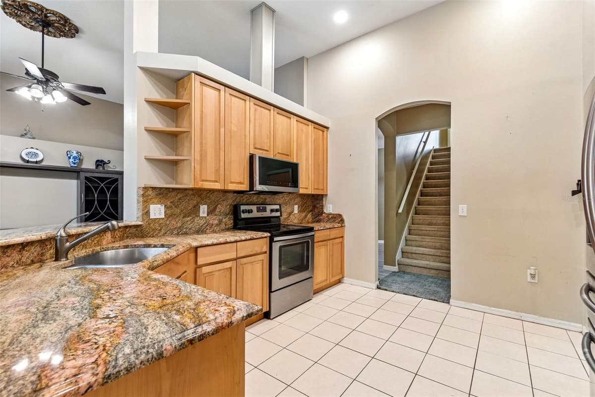 5737 WYNSTONE LANE — photo 13 of 53