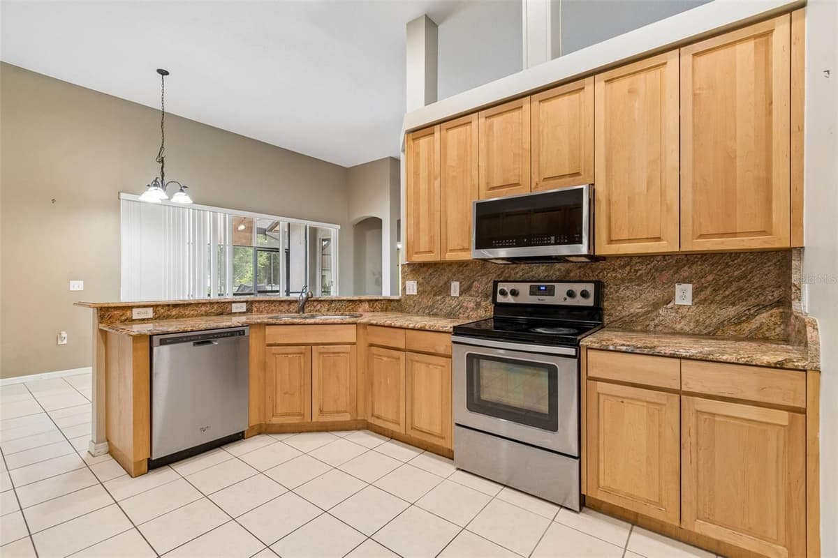 5737 WYNSTONE LANE — photo 12 of 53