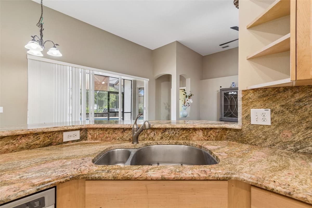 5737 WYNSTONE LANE — photo 14 of 53