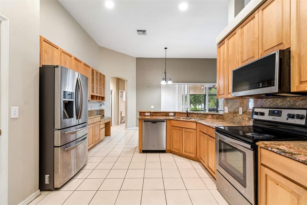 5737 WYNSTONE LANE — photo 11 of 53