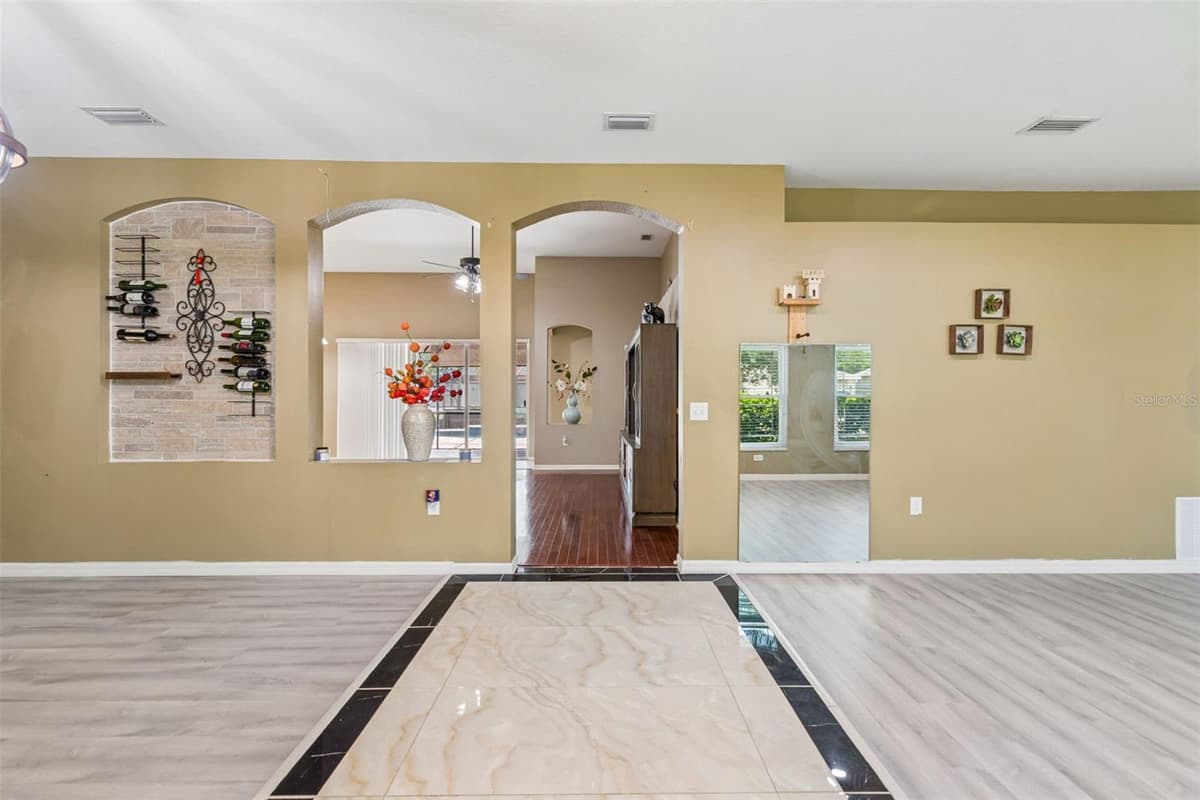 5737 WYNSTONE LANE — photo 7 of 53