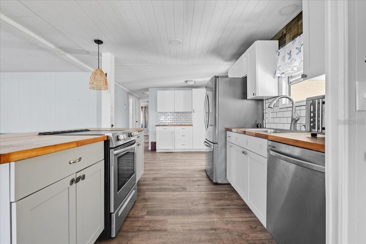 8188 ROBERT STREET — photo 11 of 22