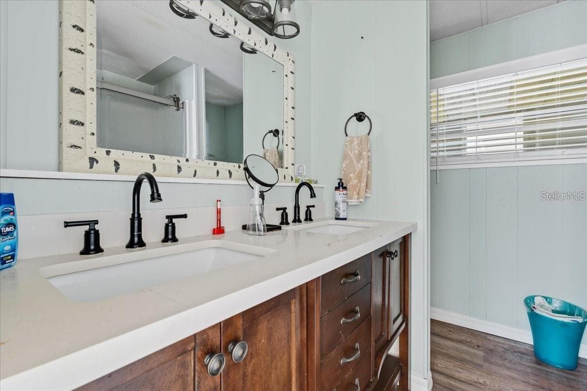 8188 ROBERT STREET — photo 6 of 22