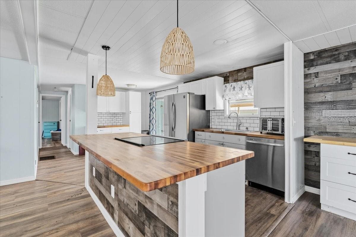8188 ROBERT STREET — photo 12 of 22