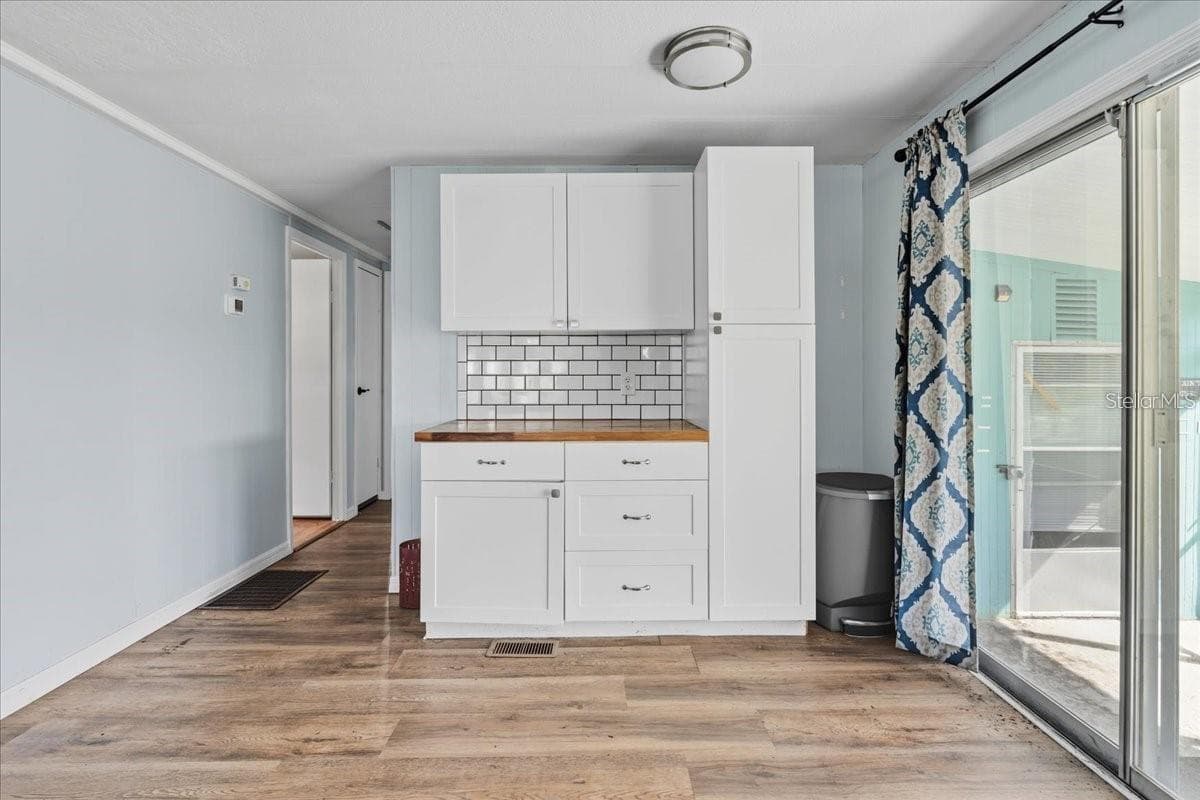 8188 ROBERT STREET — photo 4 of 22