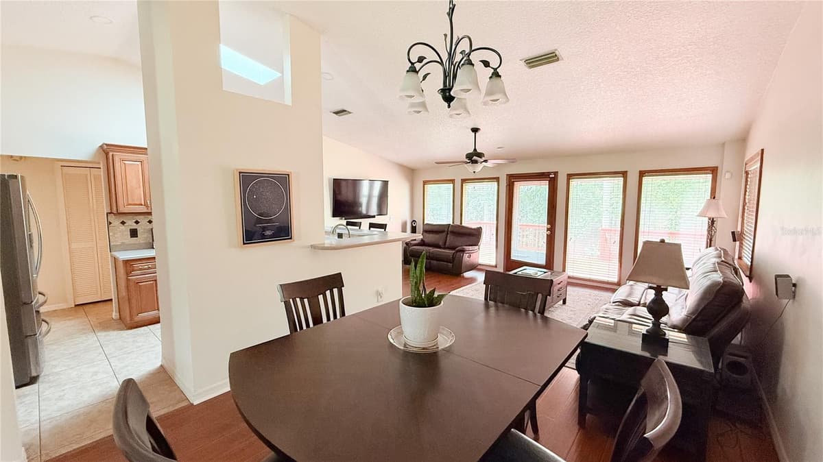 898 CRITTENDEN AVENUE — photo 8 of 39