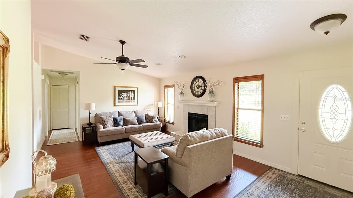 898 CRITTENDEN AVENUE — photo 3 of 39
