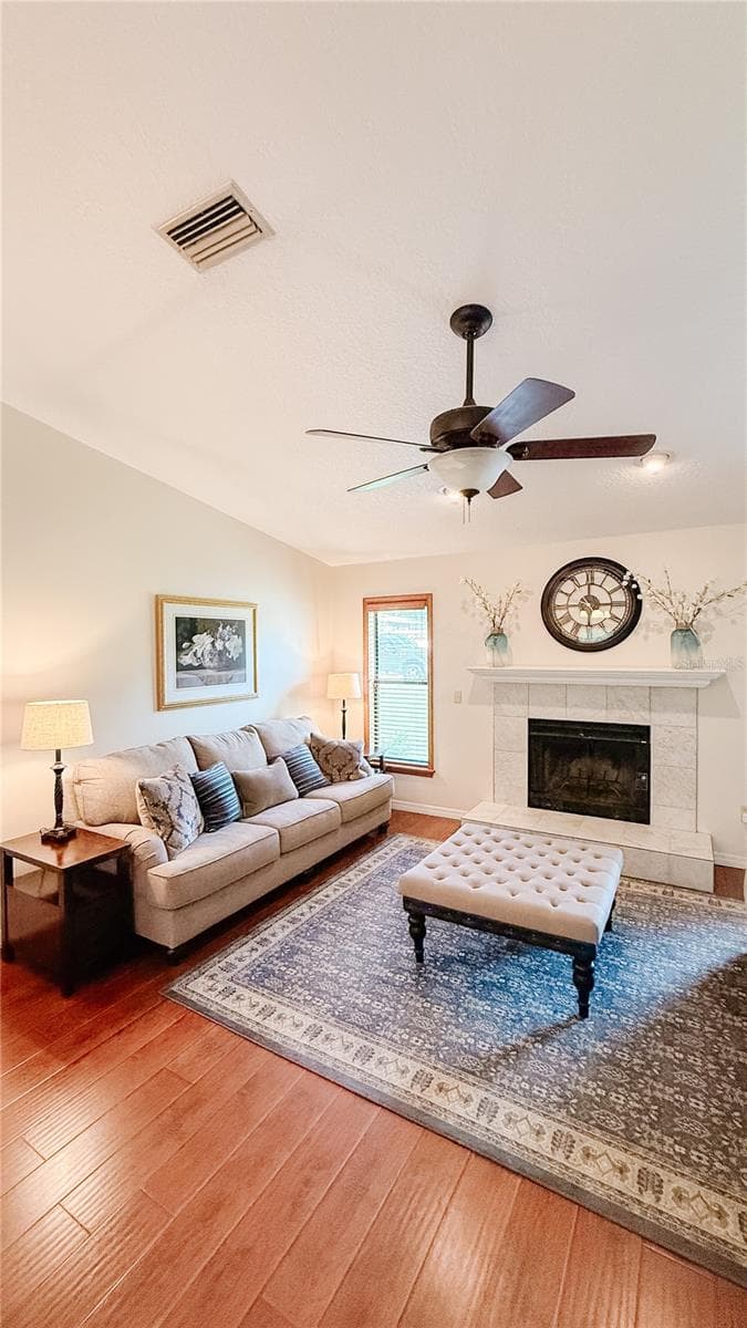 898 CRITTENDEN AVENUE — photo 4 of 39