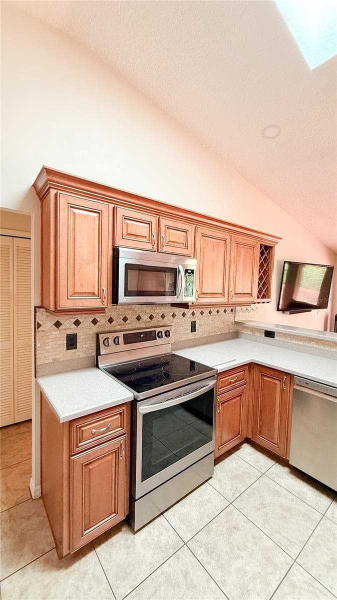 898 CRITTENDEN AVENUE — photo 12 of 39
