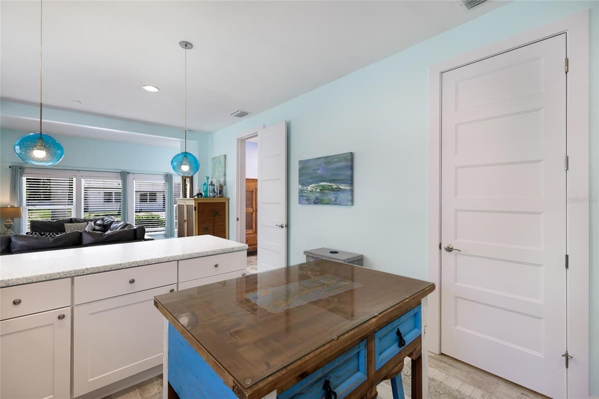 504 SPRING AVENUE — photo 15 of 45