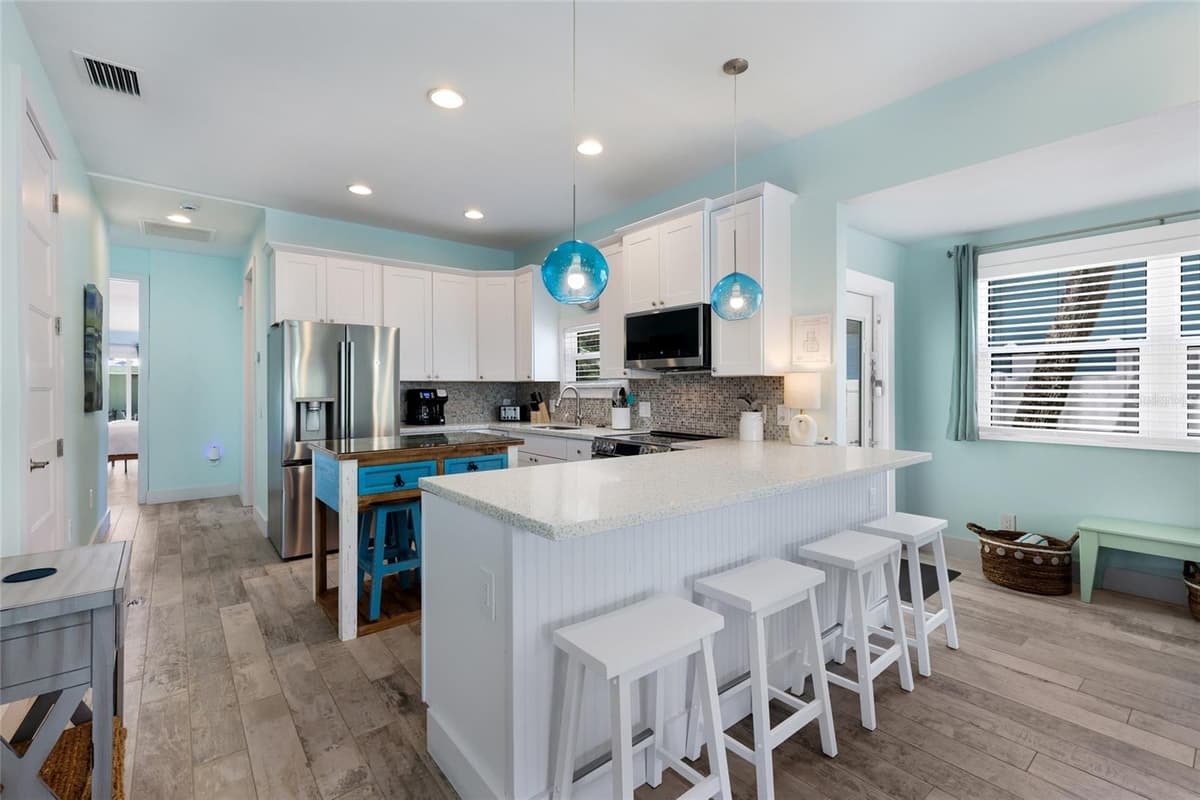 504 SPRING AVENUE — photo 12 of 45
