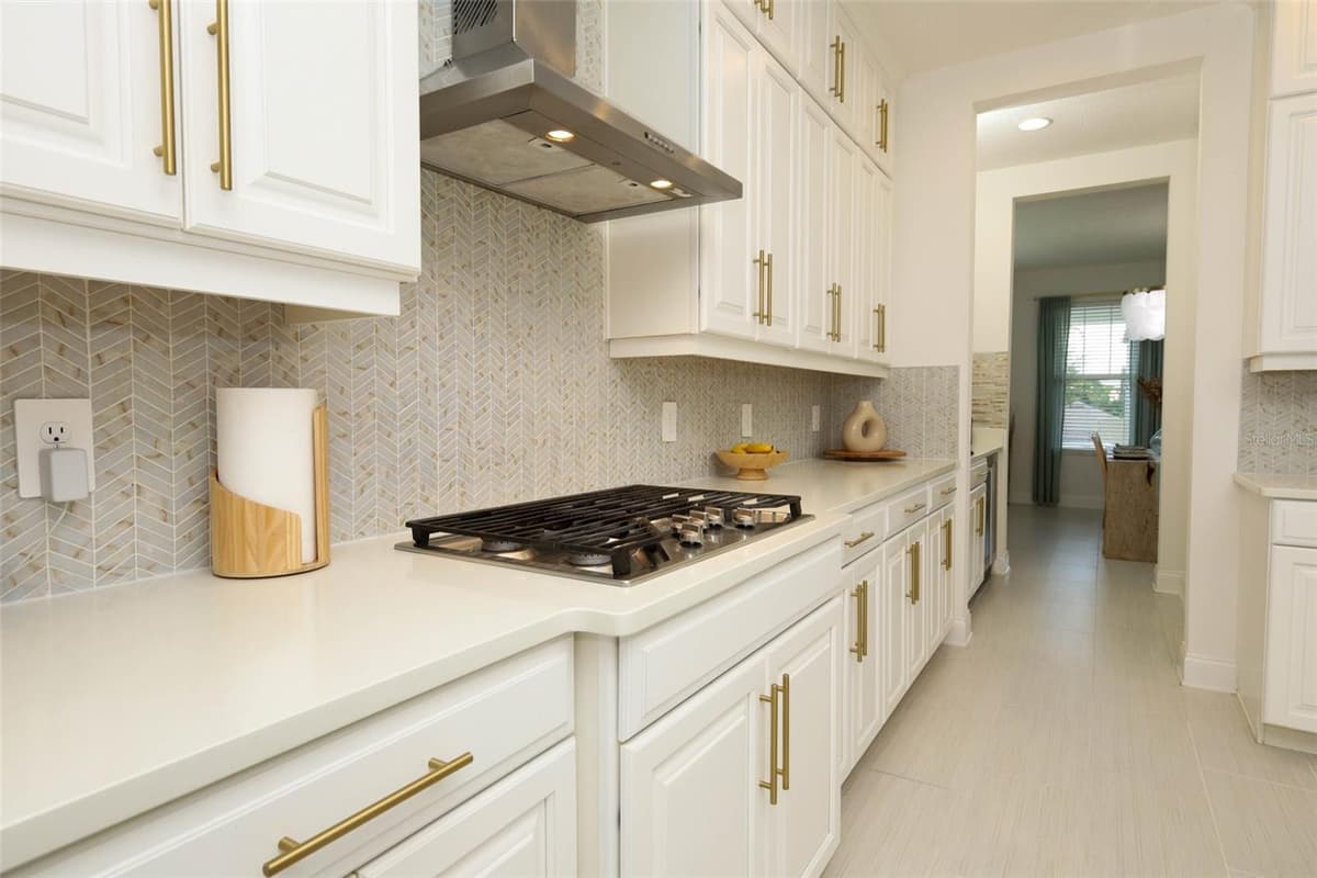 2010 BOSS HEWETT STREET — photo 12 of 94
