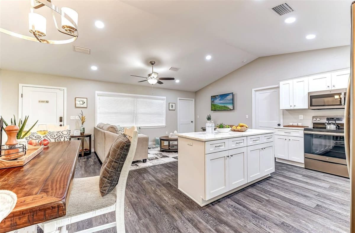 220 KITE AVENUE — photo 4 of 23