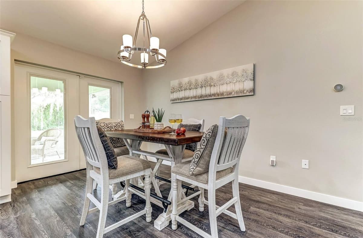 220 KITE AVENUE — photo 3 of 23