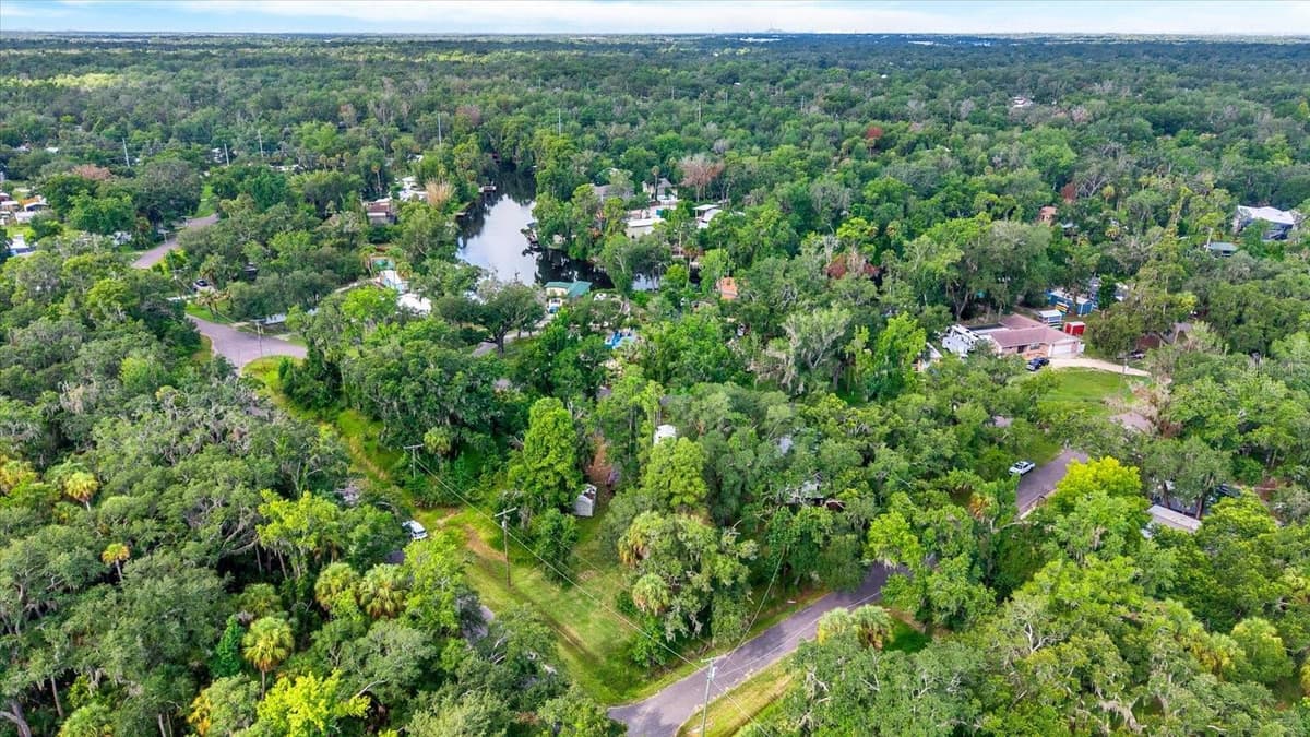 3913 ALAFIA BOULEVARD — photo 4 of 22