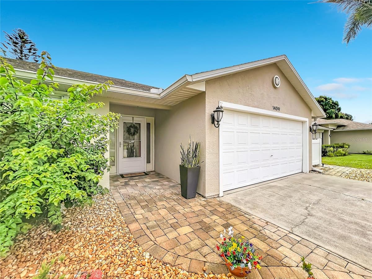 1409 CALIFORNIA DRIVE — photo 10 of 59