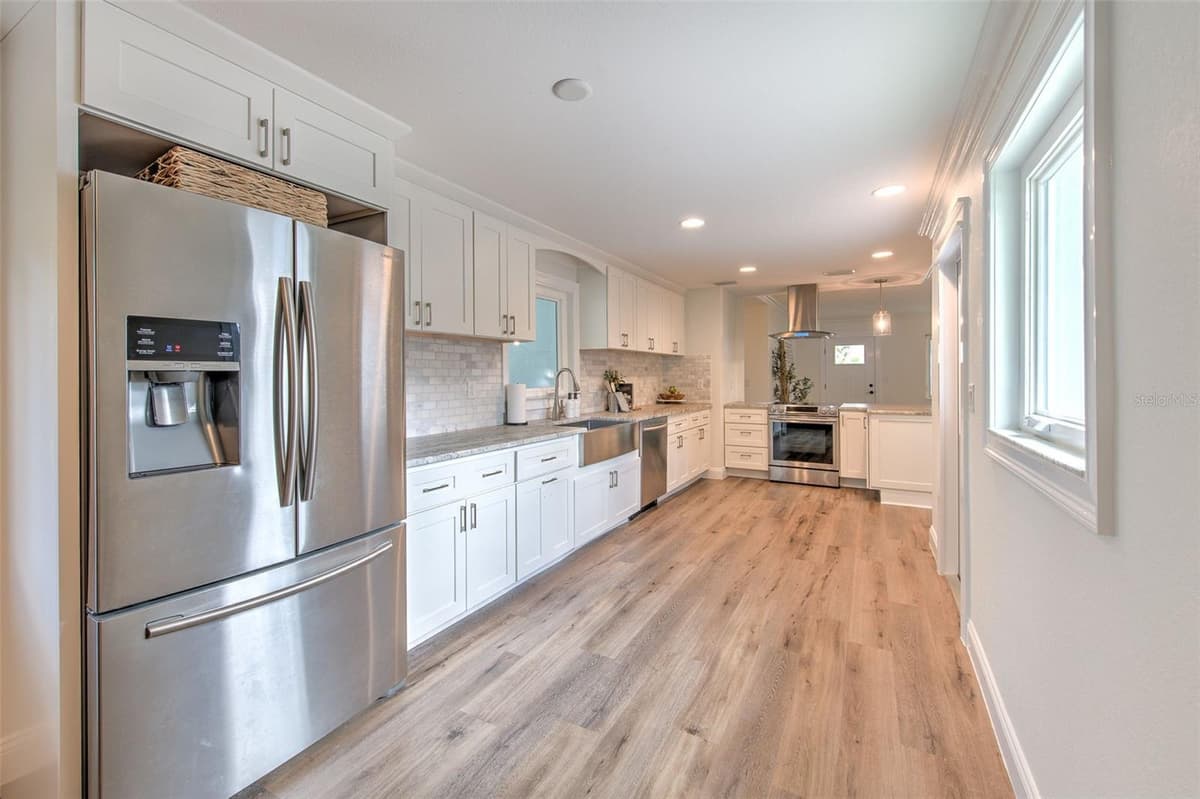 4101 BAY VILLA AVENUE — photo 9 of 18