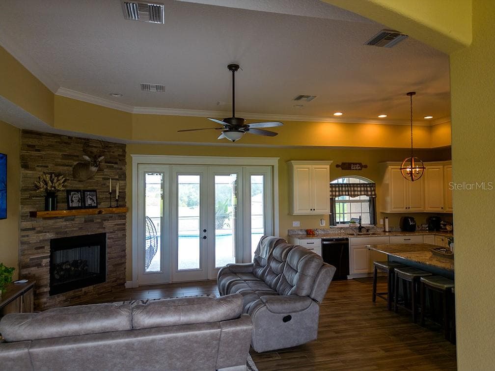 19221 BAKER ROAD — photo 3 of 64