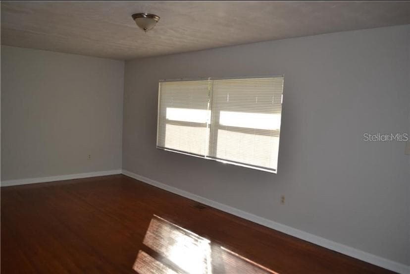 609 MONTGOMERY AVENUE — photo 4 of 22