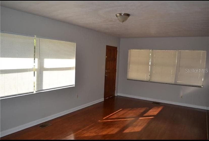 609 MONTGOMERY AVENUE — photo 6 of 22