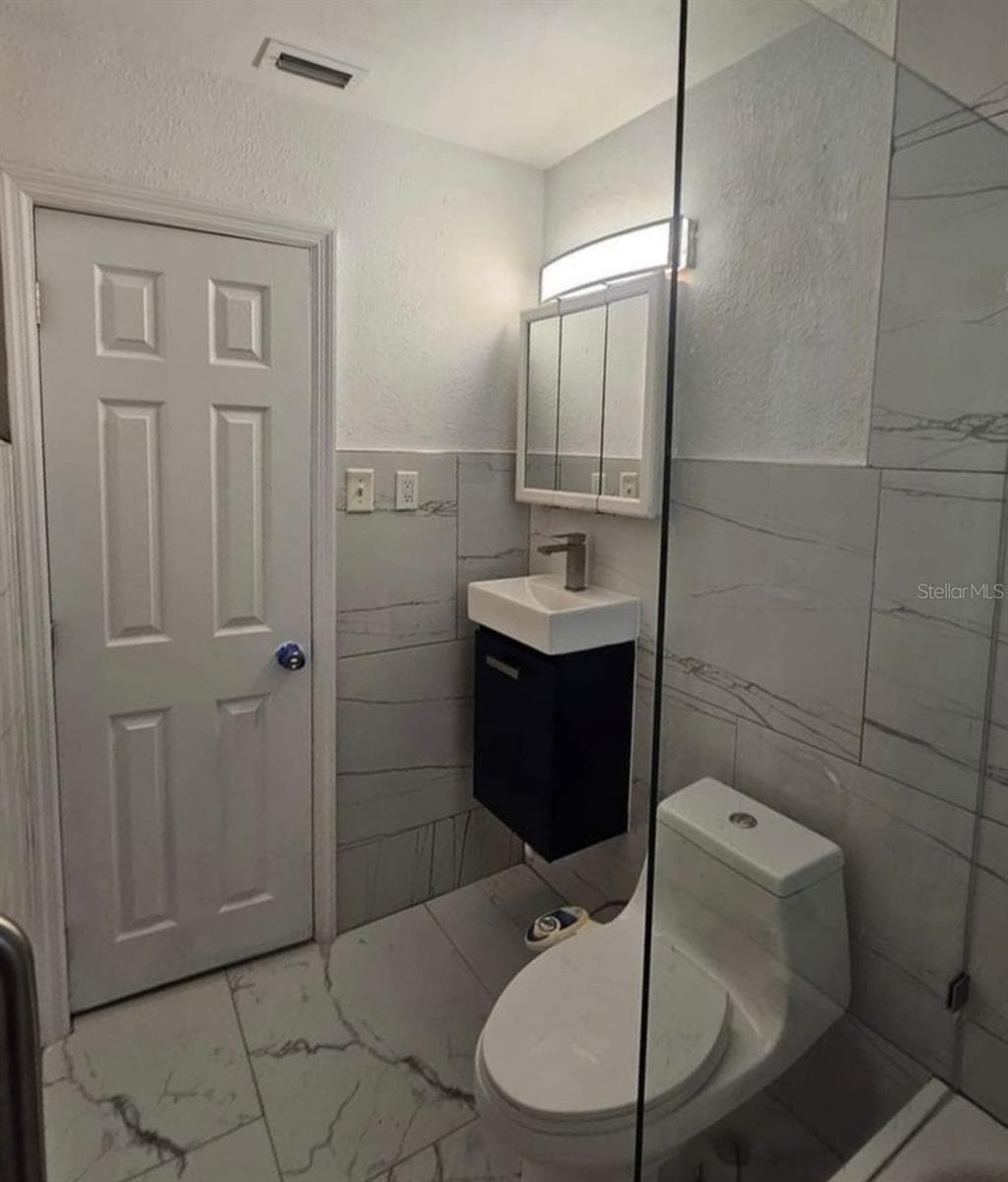 490 29TH AVENUE — photo 7 of 33