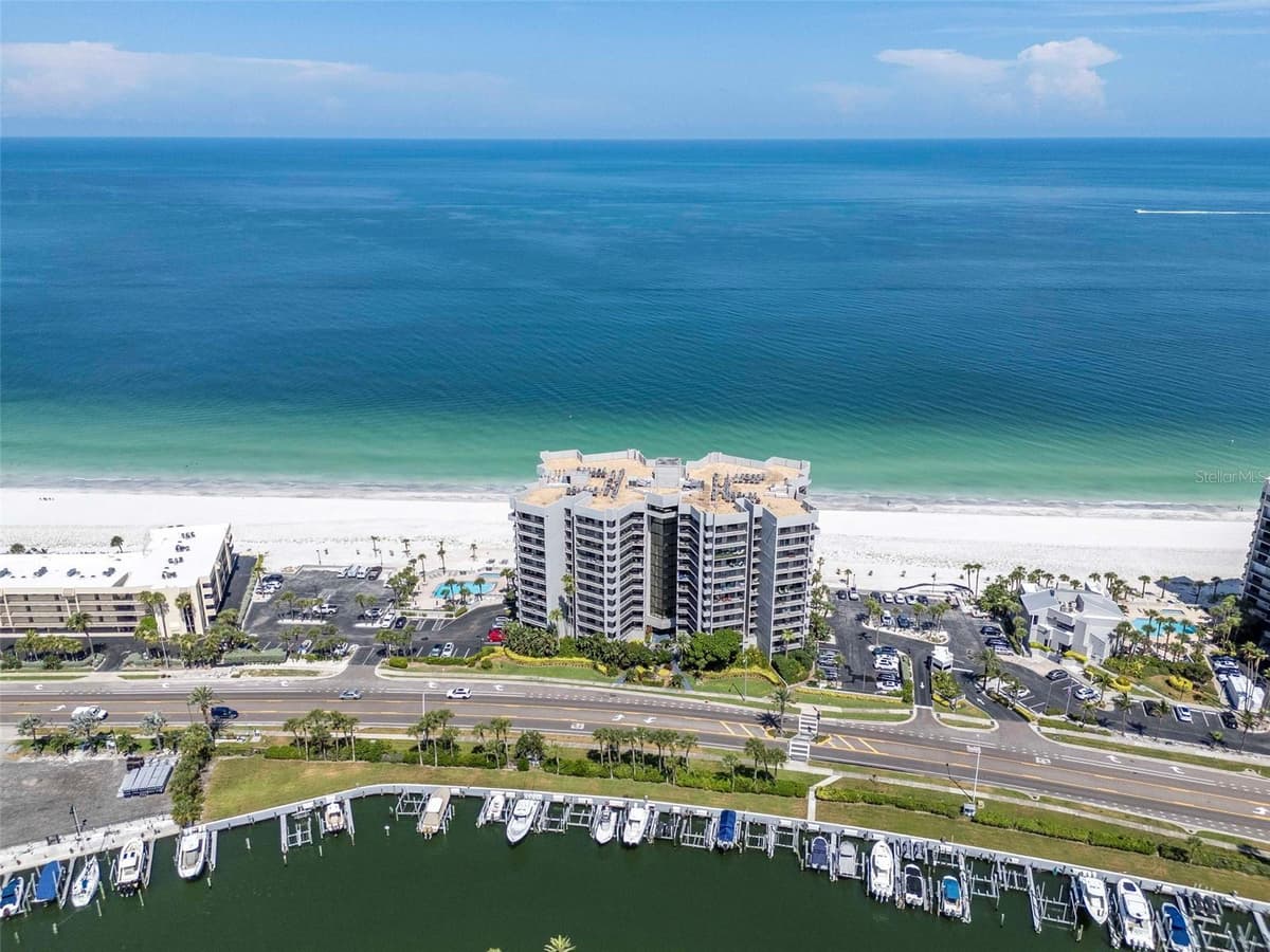 1660 GULF BOULEVARD — photo 43 of 47