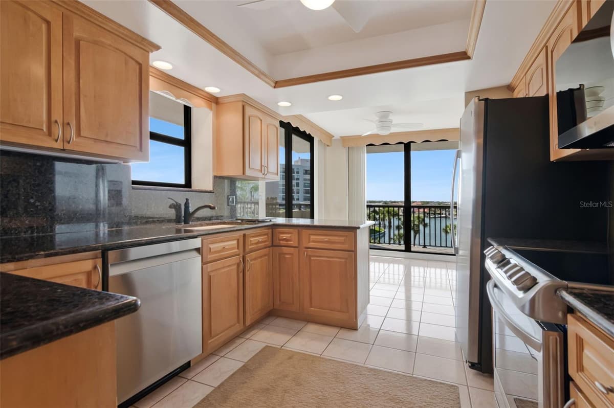 1660 GULF BOULEVARD — photo 11 of 47