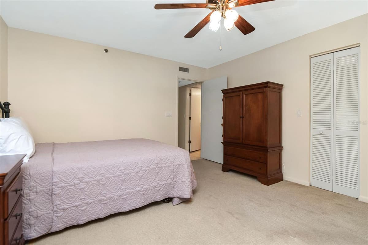 1660 GULF BOULEVARD — photo 30 of 47