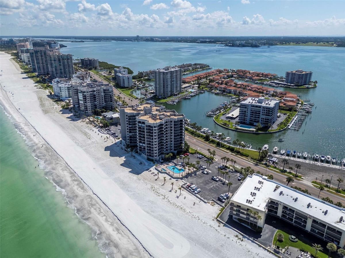 1660 GULF BOULEVARD — photo 40 of 47
