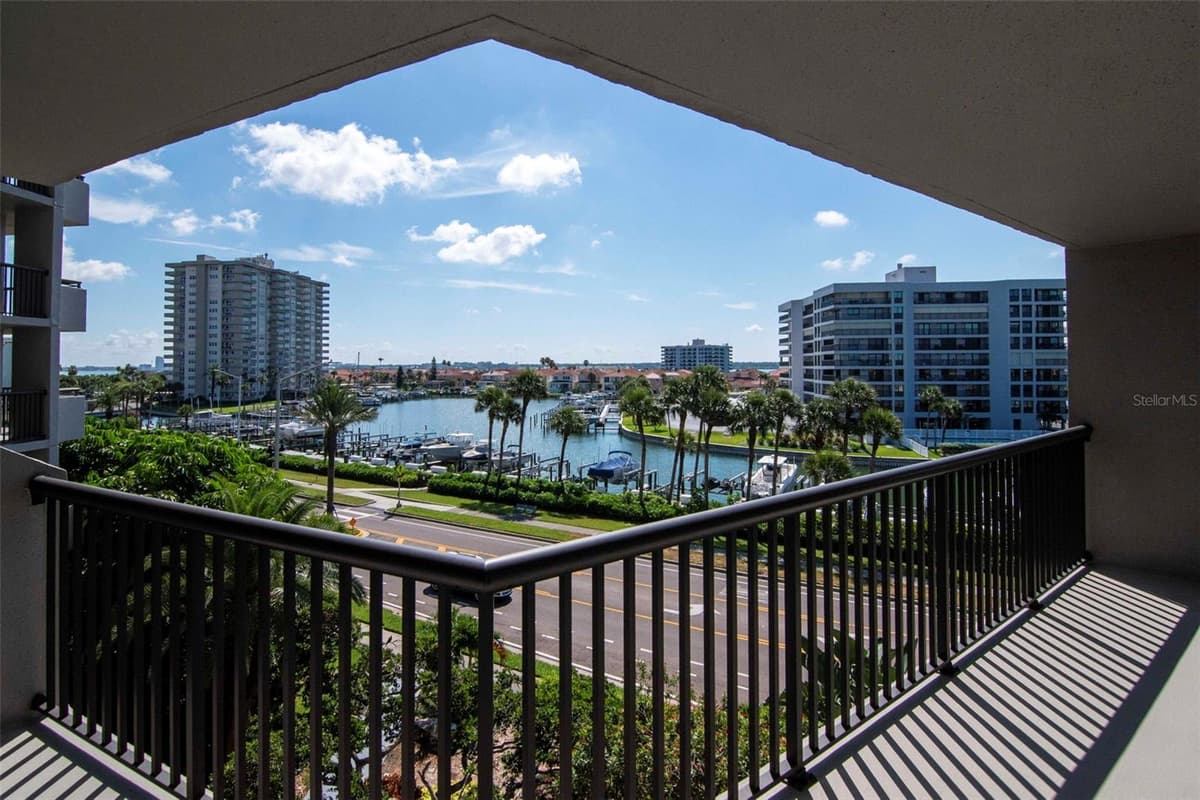 1660 GULF BOULEVARD — photo 32 of 47