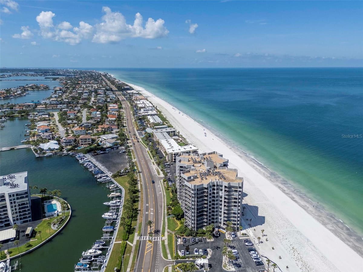 1660 GULF BOULEVARD — photo 44 of 47