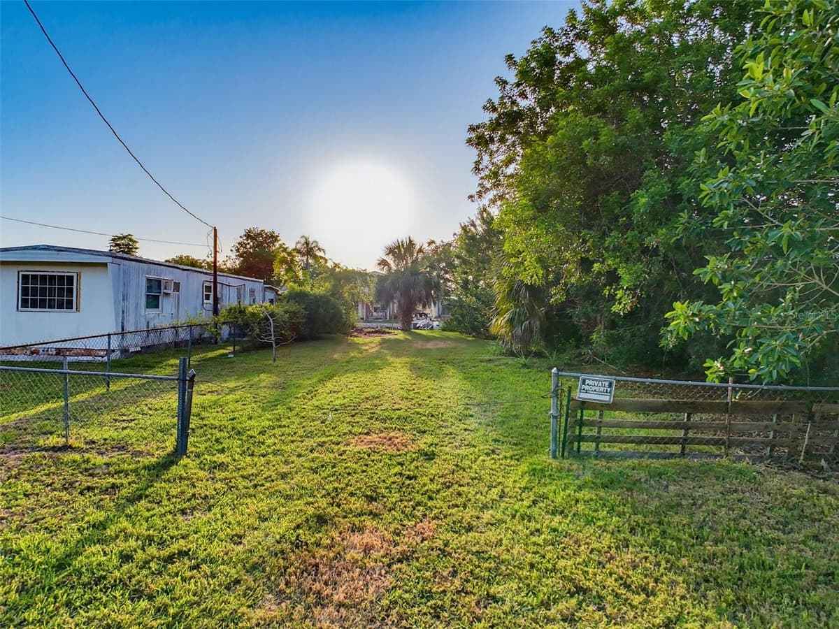 14905 OLD DIXIE HIGHWAY — photo 3 of 44