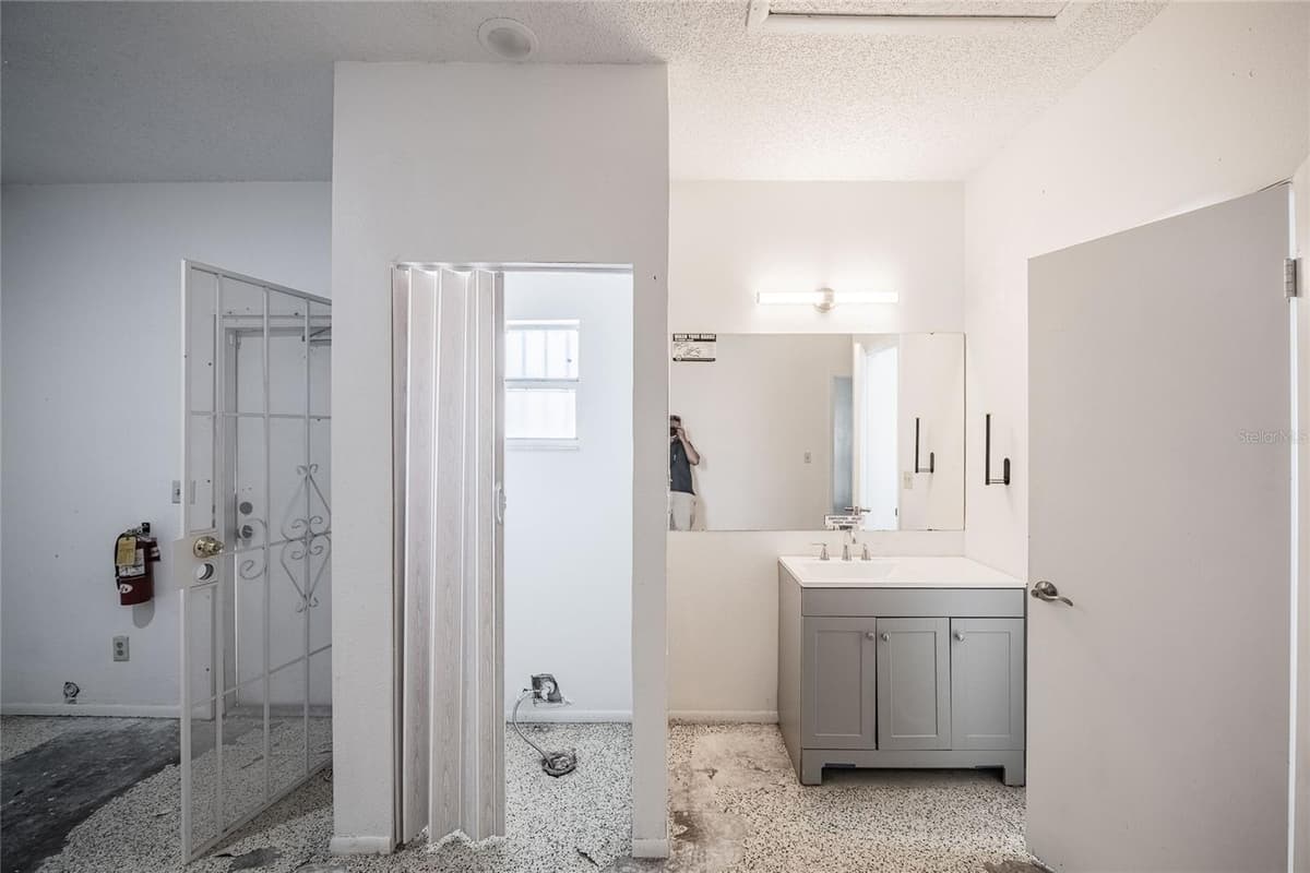 211 CENTRAL AVENUE — photo 6 of 10