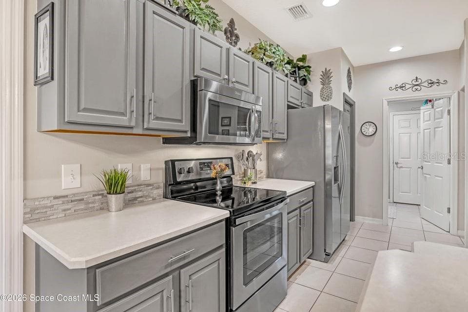 5515 OAK HOLLOW DRIVE — photo 10 of 31