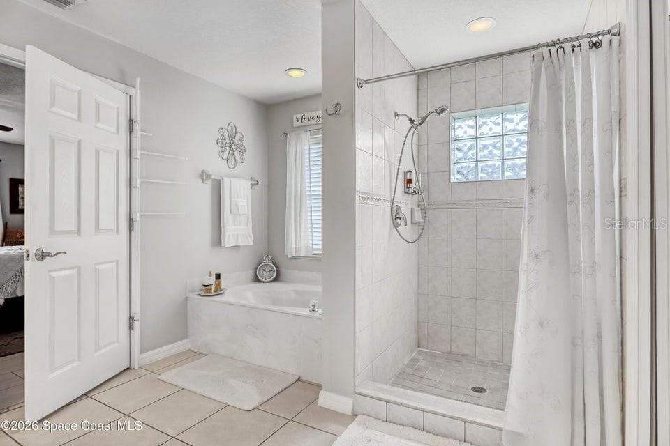5515 OAK HOLLOW DRIVE — photo 17 of 31