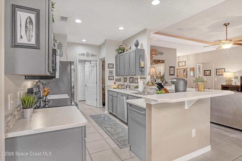 5515 OAK HOLLOW DRIVE — photo 9 of 31