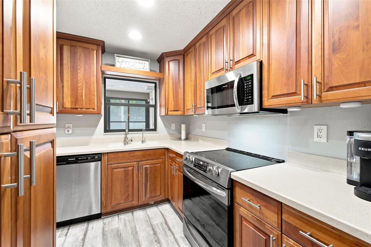 6706 WALDORF COURT — photo 7 of 51