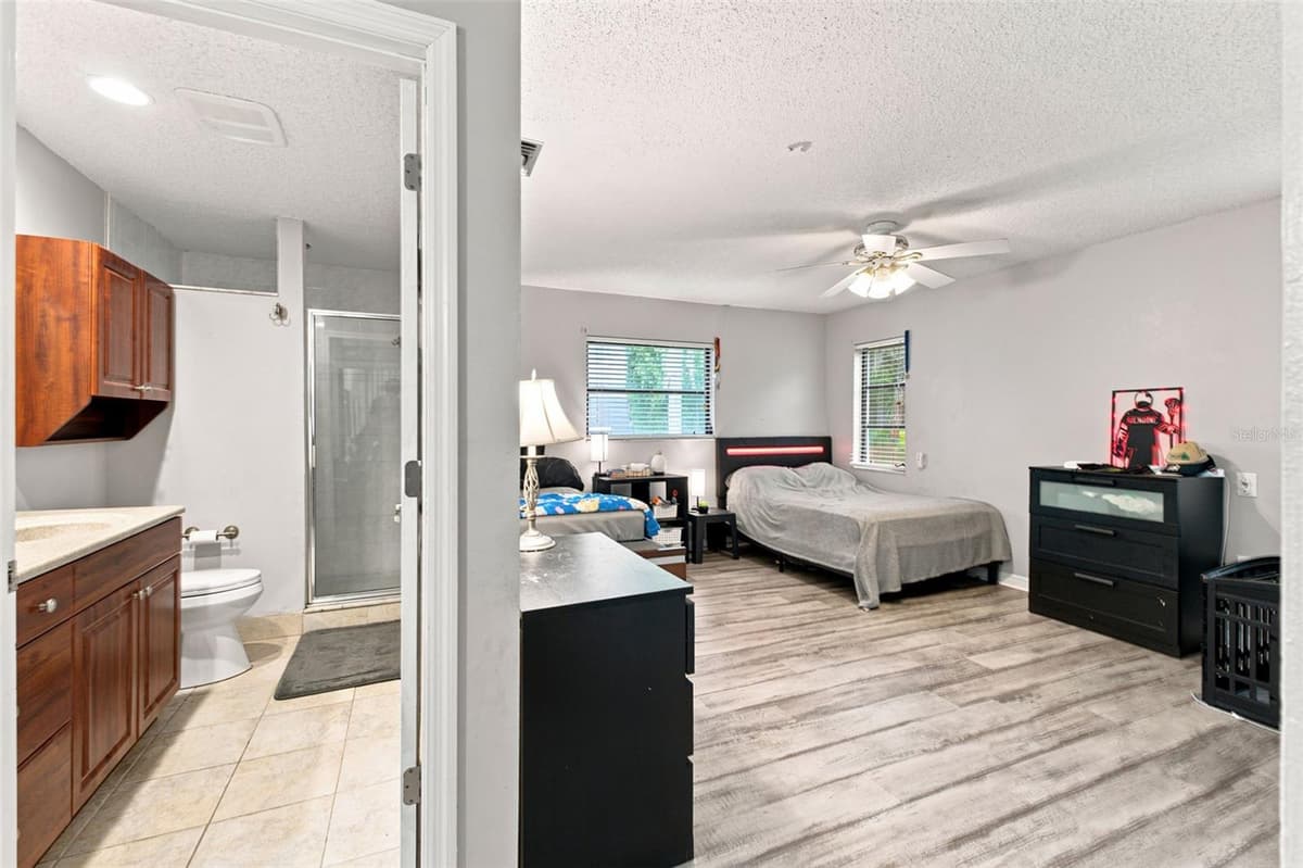 6706 WALDORF COURT — photo 13 of 51