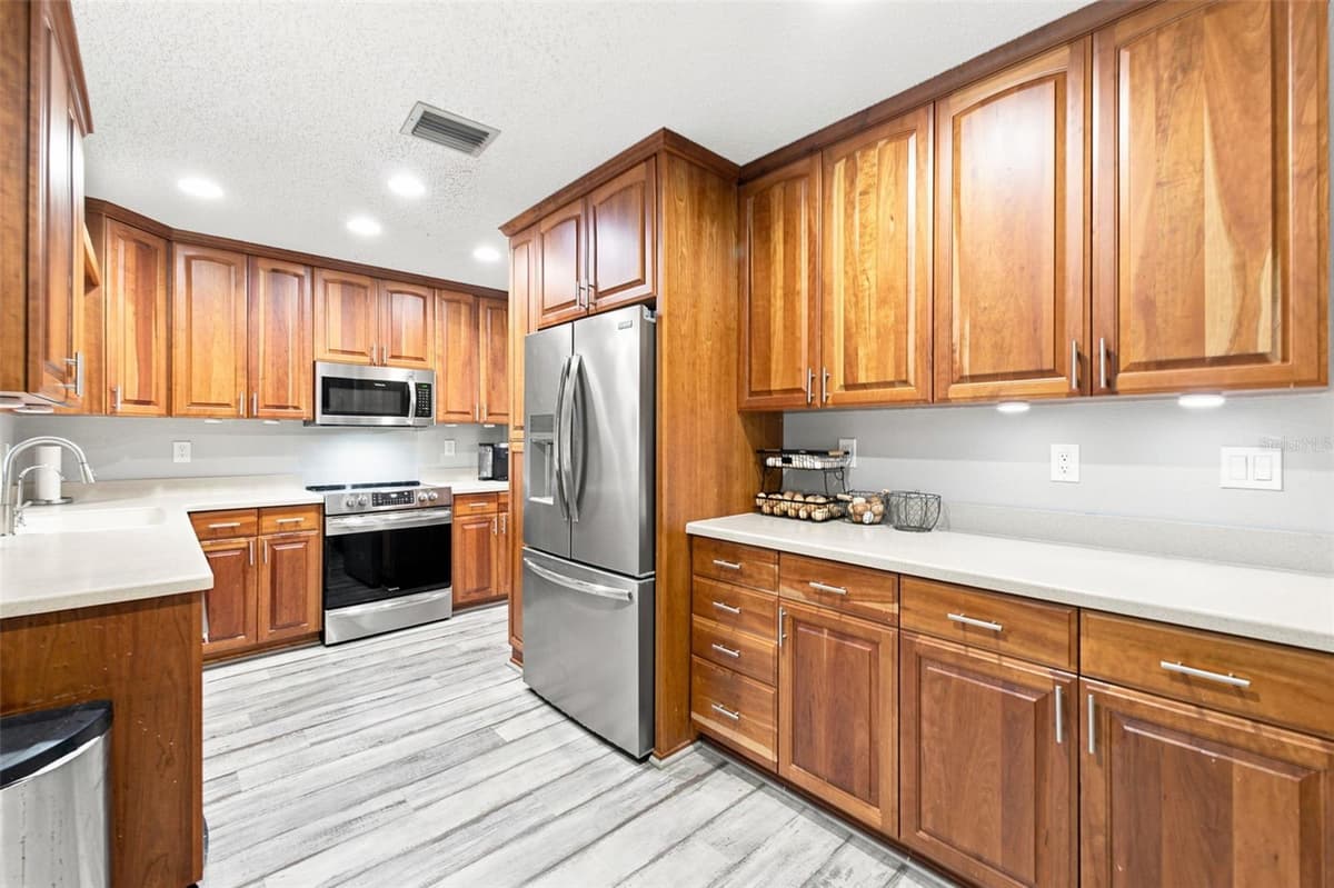 6706 WALDORF COURT — photo 9 of 51