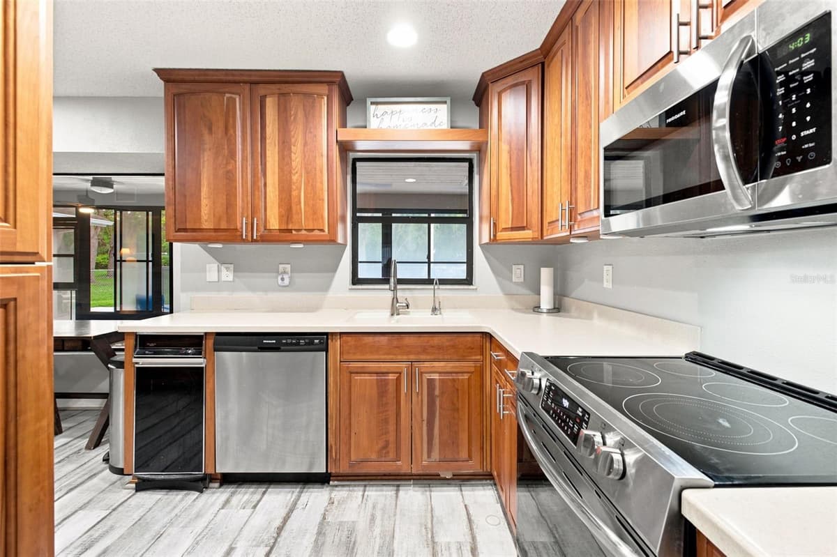 6706 WALDORF COURT — photo 8 of 51